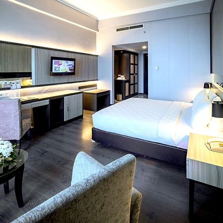 Grand Jatra Hotel Pekanbaru Exterior photo