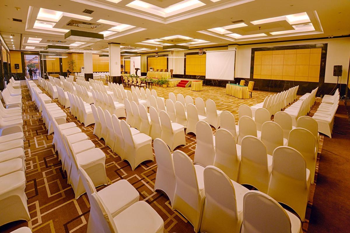 Grand Jatra Hotel Pekanbaru Exterior photo