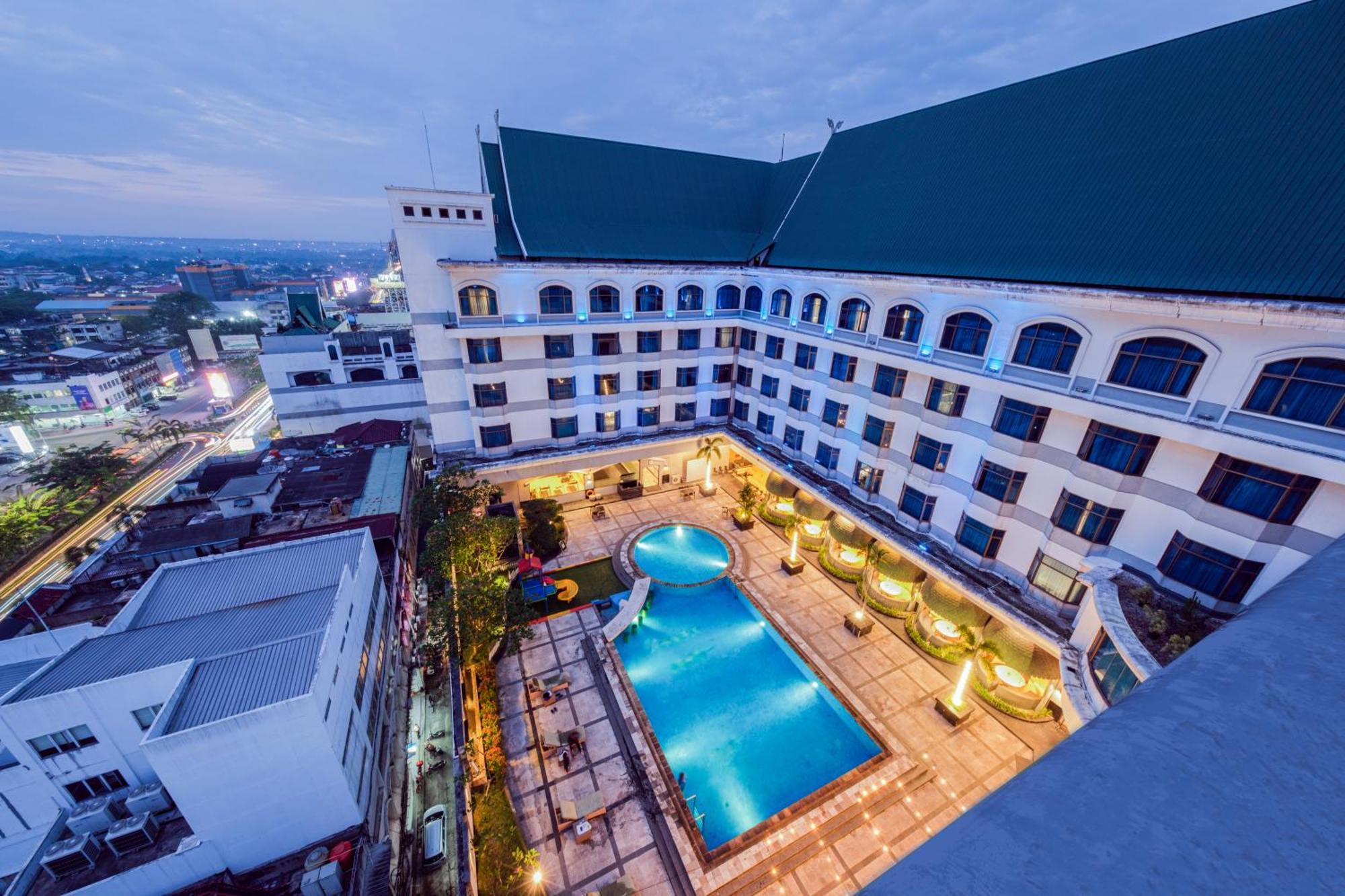 Grand Jatra Hotel Pekanbaru Exterior photo