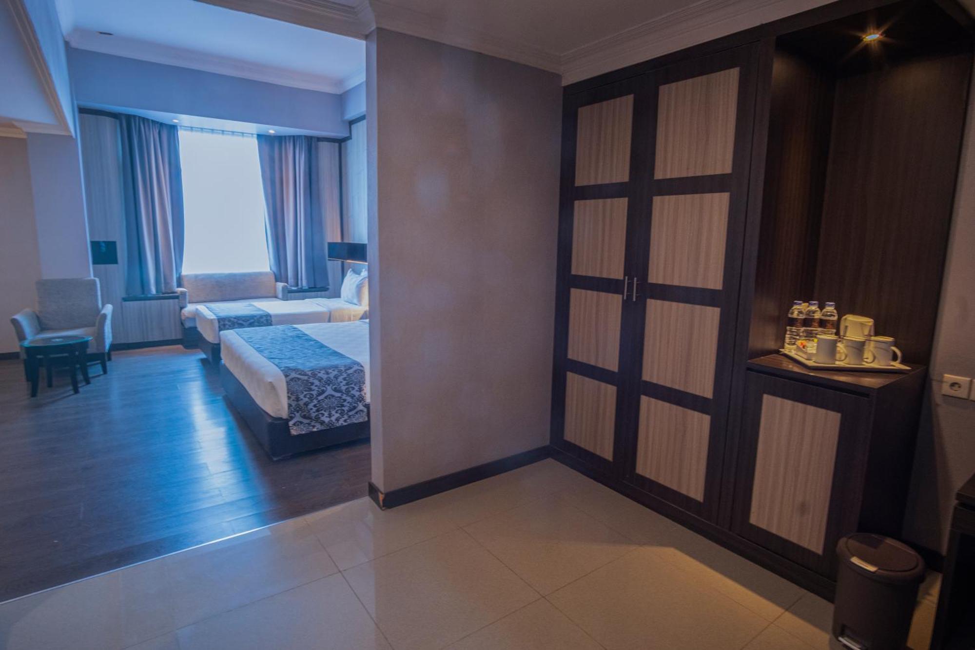 Grand Jatra Hotel Pekanbaru Exterior photo